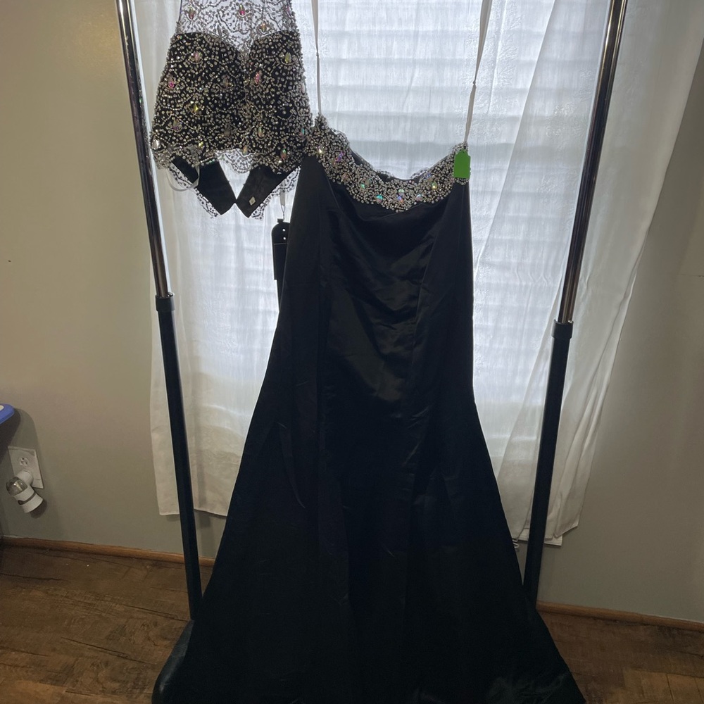 Elegant Black Evening Gown